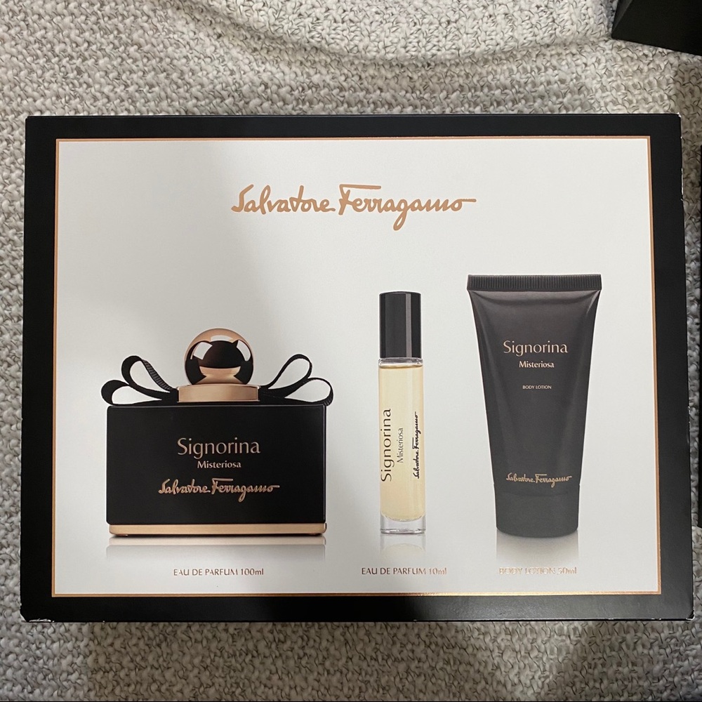 Signorina Misteriosa Set  by Salvatore Ferragamo